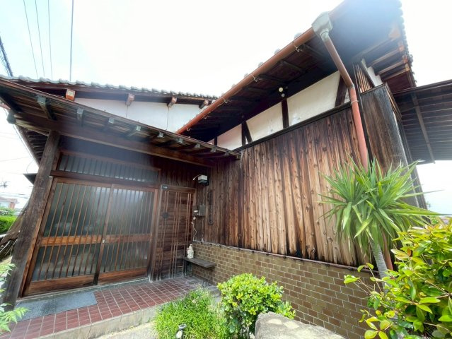 垣生2-1-20　中古住宅の外観