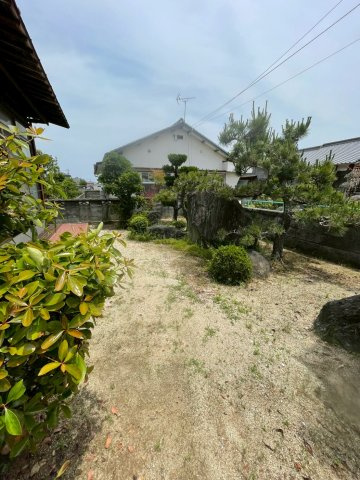 垣生2-1-20　中古住宅の庭