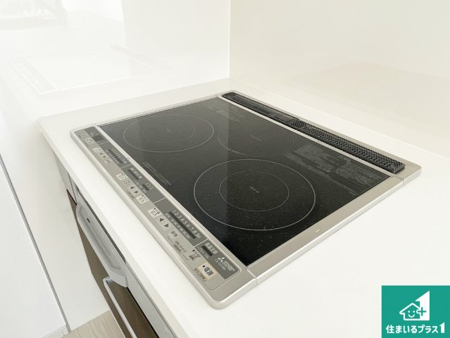 野洲市永原　第1期　新築一戸建ての設備|火を使わないので、安心なＩＨコンロ！でこぼこが無い構造なので、掃除もしやすく清潔に保てます！