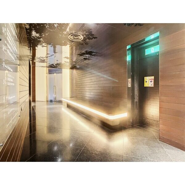 大阪市西区立売堀２丁目の事務所のエントランス