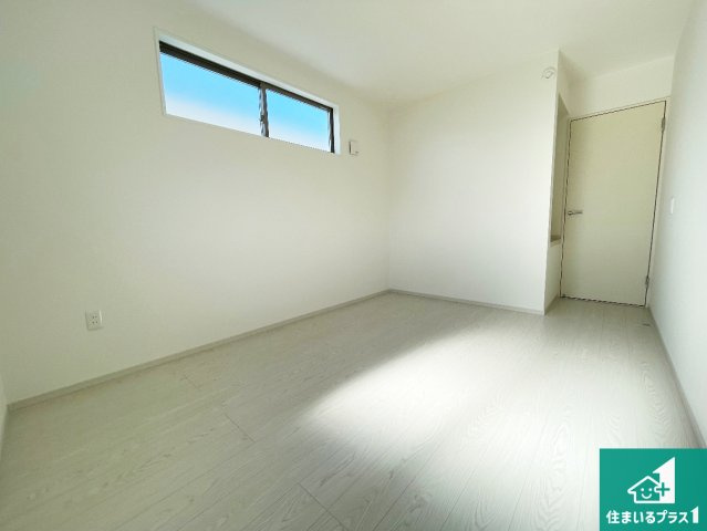 野洲市永原　第1期　新築一戸建ての洋室|シンプルな洋室は、自分好みのインテリアが楽しめます♪ご家族とインテリアや家具を選びに行くのは新築購入時の醍醐味の一つです。ぜひお楽しみください♪