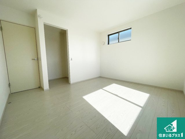 野洲市永原　第1期　新築一戸建ての洋室|シンプルな洋室は、自分好みのインテリアが楽しめます♪ご家族とインテリアや家具を選びに行くのは新築購入時の醍醐味の一つです。ぜひお楽しみください♪