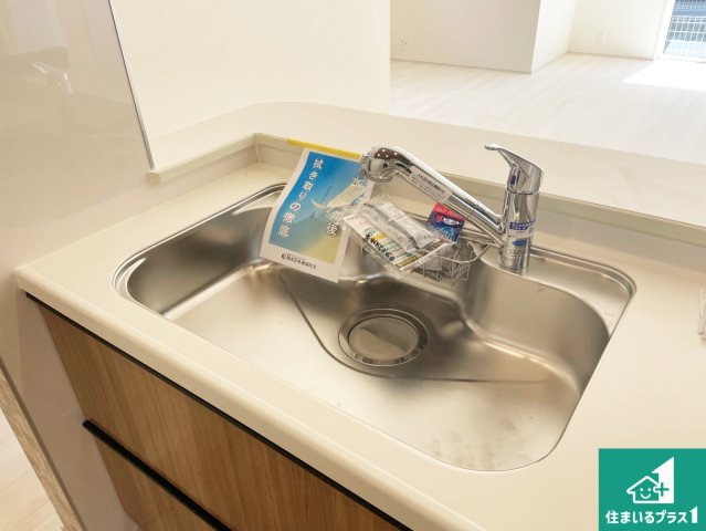亀岡市余部町清水　新築一戸建ての設備|広々としたシンクで食器洗いも楽々！