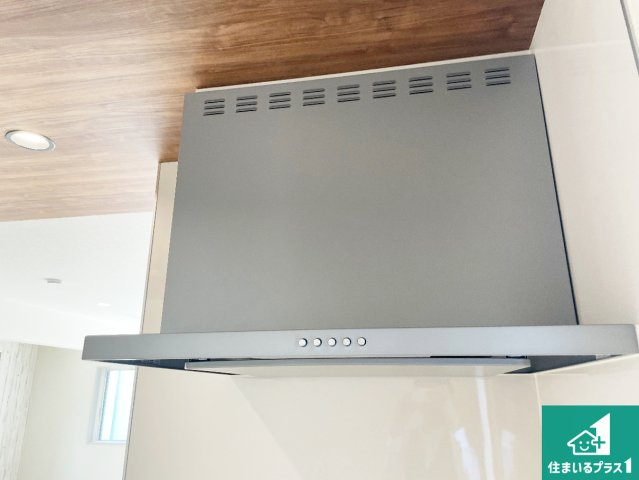 亀岡市余部町清水　新築一戸建ての設備|汚れにくいスロットフィルタでお手入れラクラク！ＬＥＤ照明付き！