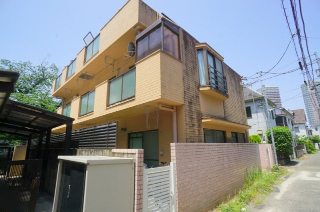 北新宿３　土地の外観|☆現況建物（空家）☆
築年月：1987年3月築
構造：鉄筋コンクリート造陸屋根3階建
延床面積：209.97㎡
間取り：1R×2戸・4LDK+WIC（メゾネット）1戸