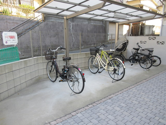 メゾン神之木台Ⅴのその他共用部分|屋根付き駐輪場