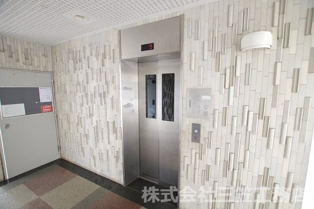 寝屋川市出雲町の賃貸マンションのロビー