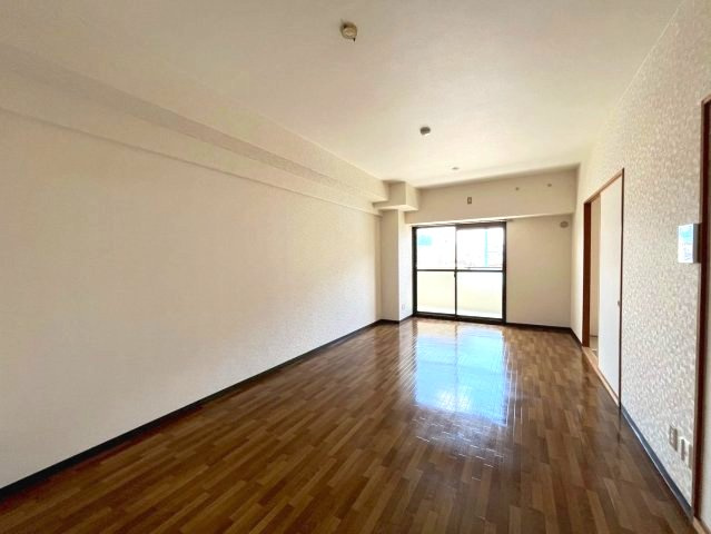 寝屋川市出雲町の賃貸マンションの居間・リビング