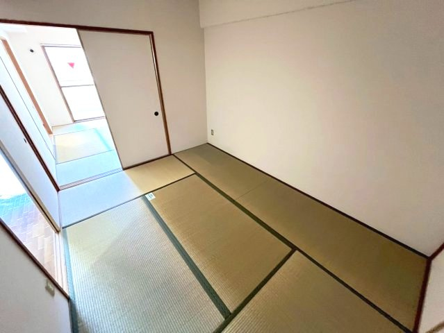 寝屋川市出雲町の賃貸マンションの和室
