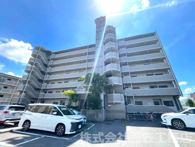 寝屋川市出雲町の賃貸マンションの外観