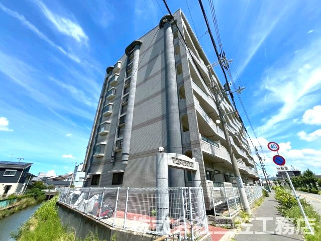 寝屋川市出雲町の賃貸マンションの外観