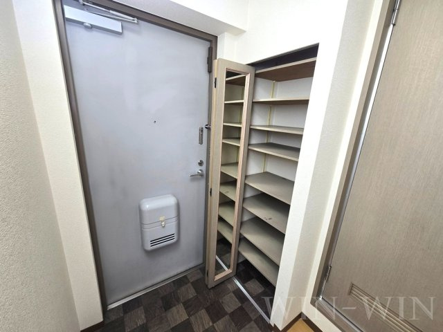 NH菰口の玄関