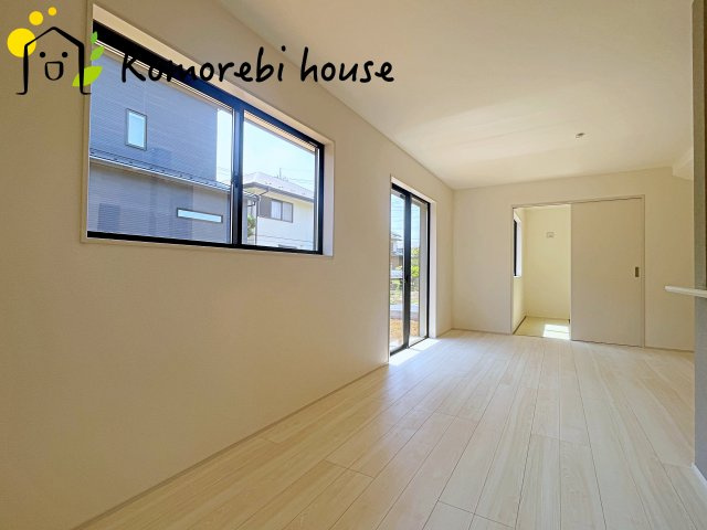 蓮田市椿山　第7　新築一戸建て　リーブルガーデン　01の居間・リビング|こちらのリビングで趣味の時間をお楽しみください