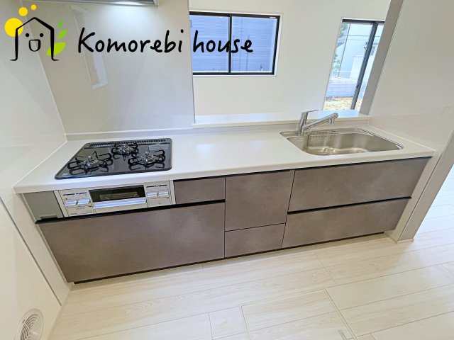 蓮田市椿山　第7　新築一戸建て　リーブルガーデン　01のキッチン|きれいなキッチンです