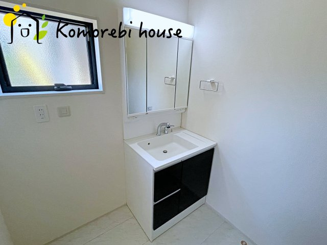 蓮田市椿山　第7　新築一戸建て　リーブルガーデン　01の独立洗面台|独立洗面台あり、毎朝おしゃれに忙しい女性の方におすすめです