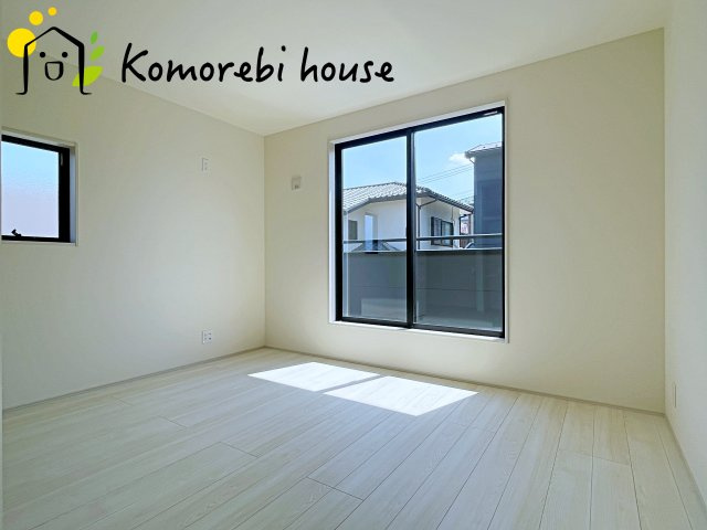 蓮田市椿山　第7　新築一戸建て　リーブルガーデン　01の寝室|開放的な寝室です