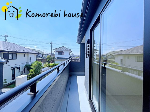 蓮田市椿山　第7　新築一戸建て　リーブルガーデン　01のバルコニー|お洗濯にも便利なバルコニー付き