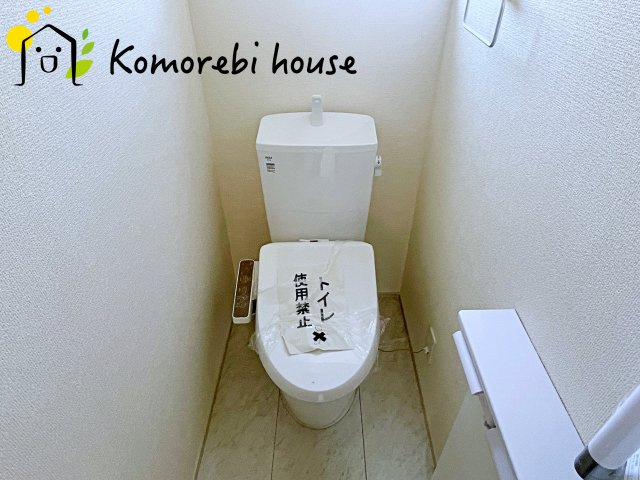 蓮田市椿山　第7　新築一戸建て　リーブルガーデン　01のトイレ|ゆったりとした空間のトイレです