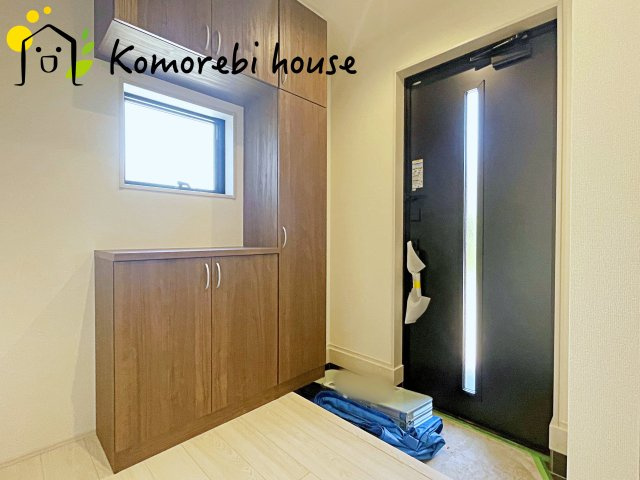 蓮田市椿山　第7　新築一戸建て　リーブルガーデン　01の玄関|ゆったりとした玄関です