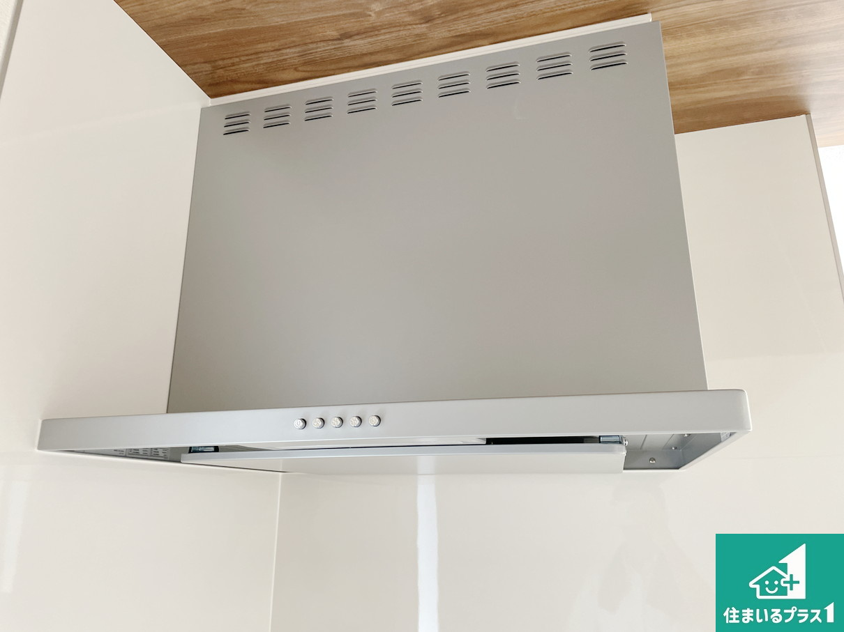 亀岡市余部町清水　新築一戸建ての設備|汚れにくいスロットフィルタでお手入れラクラク！ＬＥＤ照明付き！