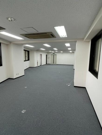 駿河台スカイビルの内装|明るい色調の室内です