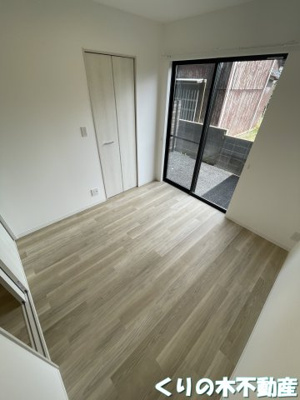 【寝室】 | ヒッポ東門 | 広くて明るい寝室