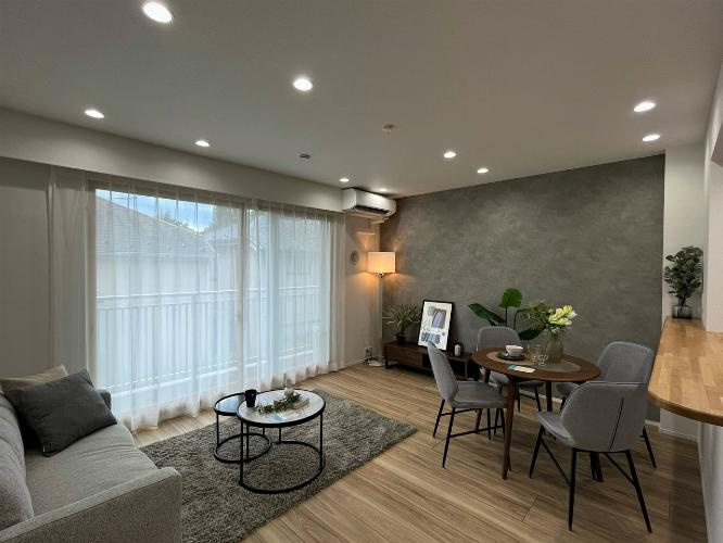 吉祥寺北パーク・ホームズの居間・リビング|15.6帖のLDKは南向きにつき採光・通風良好です