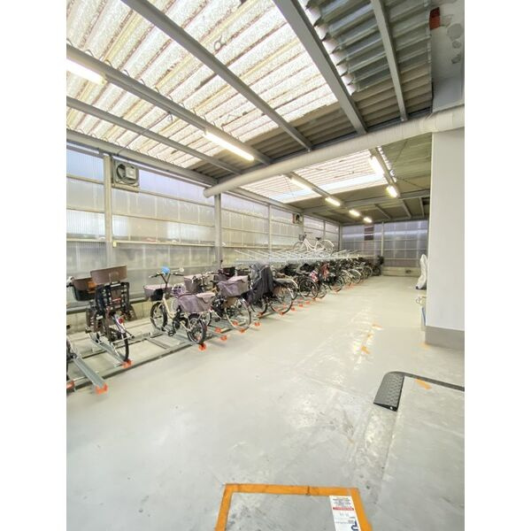 大阪市西区南堀江３丁目の店舗事務所の駐車場