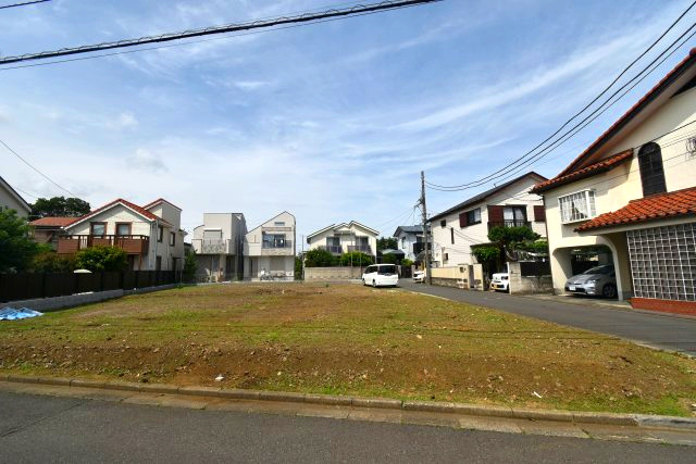 成田西1丁目・売地の前面道路含む現地写真