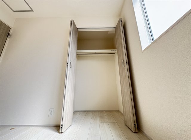 【収納】 | 志木市上宗岡1丁目　新築一戸建住宅　全3棟　(志木本店) | ハンガーパイプ付のクローゼット