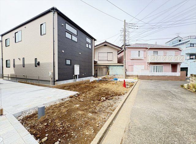 【前面道路含む現地写真】 | 志木市上宗岡1丁目　新築一戸建住宅　全3棟　(志木本店) | 前面道路はゆとりの約4.2ｍ。車の出し入れもスムーズ。