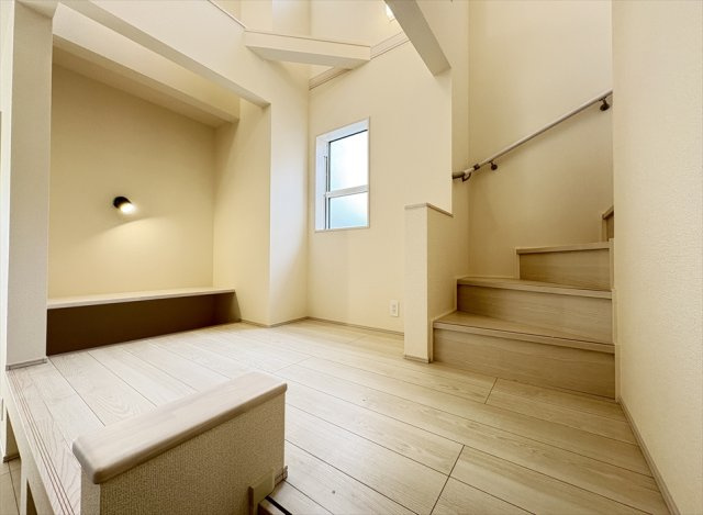 【前面道路含む現地写真】 | 志木市上宗岡1丁目　新築一戸建住宅　全3棟　(志木本店) | 販売現地(2025年10月撮影)／前面道路ゆとりの約4.2ｍ。車の出し入れもスムーズ。