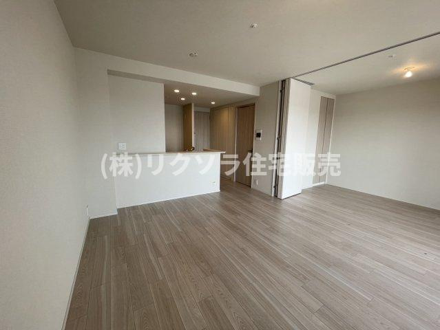 パークホームズLaLa門真の居間・リビング|LDK14.1帖　床暖房付き
■物件内覧・資金計画相談・住宅ローン相談、リフォーム相談、お問合せ受付中■
※当日・翌日のご内覧、ご相談はお電話でのお問合せがスムーズです！