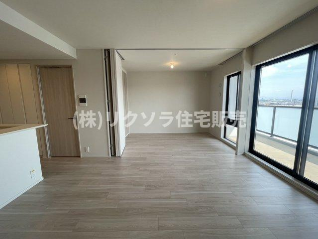 パークホームズLaLa門真の居間・リビング|LDK14.1帖　床暖房付き
■物件内覧・資金計画相談・住宅ローン相談、リフォーム相談、お問合せ受付中■
※当日・翌日のご内覧、ご相談はお電話でのお問合せがスムーズです！