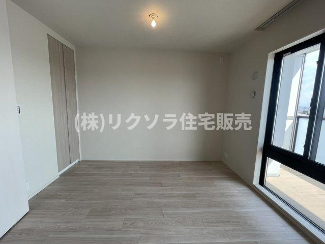 パークホームズLaLa門真の子供部屋|洋室6.0帖　クローゼット付き
■物件内覧・資金計画相談・住宅ローン相談、リフォーム相談、お問合せ受付中■
※当日・翌日のご内覧、ご相談はお電話でのお問合せがスムーズです！