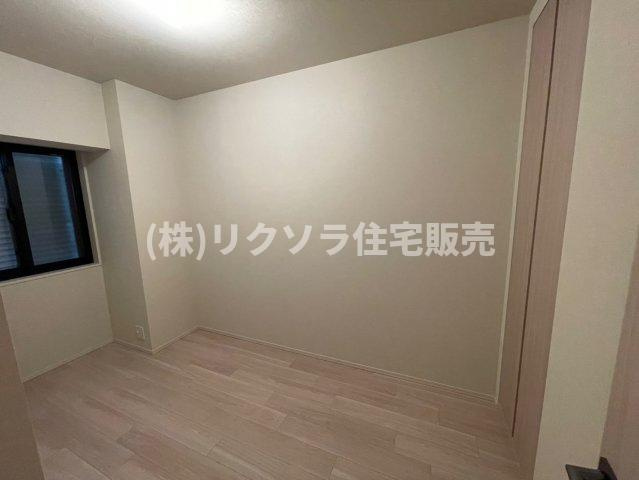 パークホームズLaLa門真の洋室|洋室5.0帖　クローゼット付き
■物件内覧・資金計画相談・住宅ローン相談、リフォーム相談、お問合せ受付中■
※当日・翌日のご内覧、ご相談はお電話でのお問合せがスムーズです！