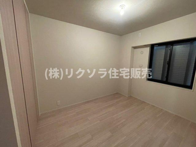 パークホームズLaLa門真の寝室|洋室5.5帖　クローゼット付き
■物件内覧・資金計画相談・住宅ローン相談、リフォーム相談、お問合せ受付中■
※当日・翌日のご内覧、ご相談はお電話でのお問合せがスムーズです！