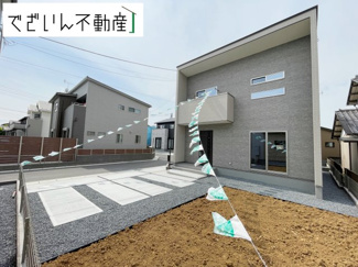 【外観】 | ≪7号棟≫直線的なラインが美しい外観デザインです。
現地(2025年5月撮影)