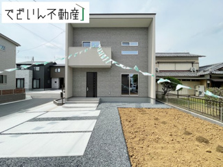 【外観】 | ≪7号棟≫洗練されたモダンな外観デザイン。長い年月を経ても飽きの来ないデザインです。
現地(2025年5月撮影)