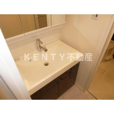 【洗面所】 | ＴＳＵＲＵＫＩレジデンス恵比寿 | コンパクトで使いやすい洗面所