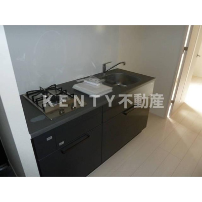 【キッチン】 | ＴＳＵＲＵＫＩレジデンス恵比寿 | コンパクトなキッチンで掃除もラクラク