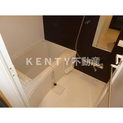 【浴室】 | ＴＳＵＲＵＫＩレジデンス恵比寿 | コンパクトで使いやすいお風呂です