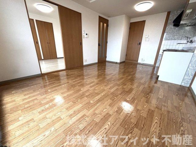 【居間・リビング】 | コンフォール　パレス | LDK11.2帖
