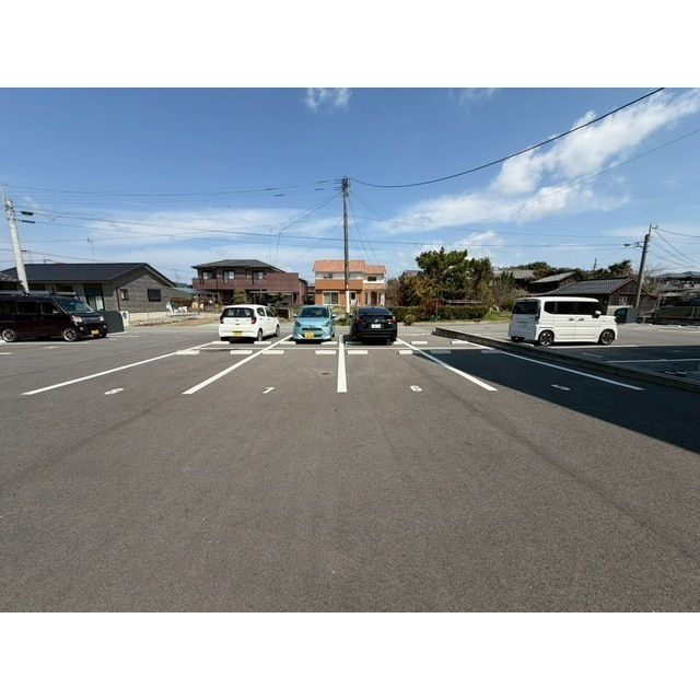 グレイス高三潴の駐車場