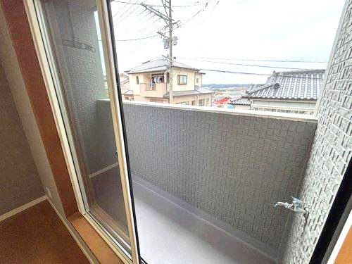 玉里団地3丁目　モデルハウス分譲のバルコニー|洗濯物を干せるバルコニーです。