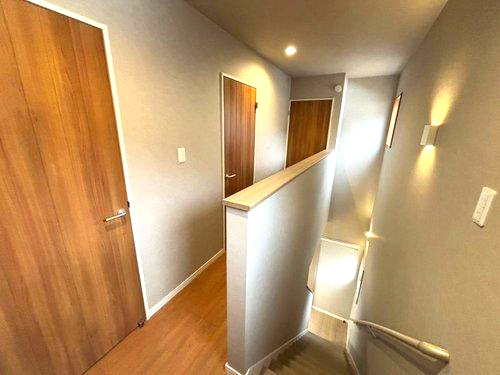 玉里団地3丁目　モデルハウス分譲の内装|木目調の建具がおしゃれです。