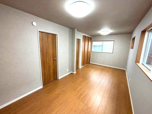 玉里団地3丁目　新築戸建ての洋室|お子様の成長に合わせてお部屋を仕切れる間取りになっています。