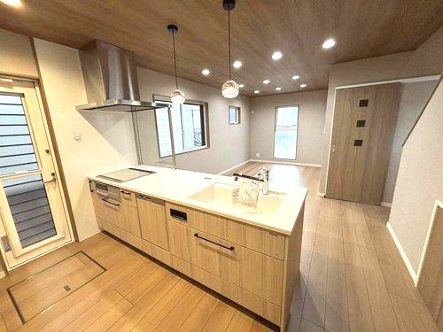 玉里団地3丁目　モデルハウス分譲のキッチン|温かみのあるキッチンです。家事もはかどりそうです。