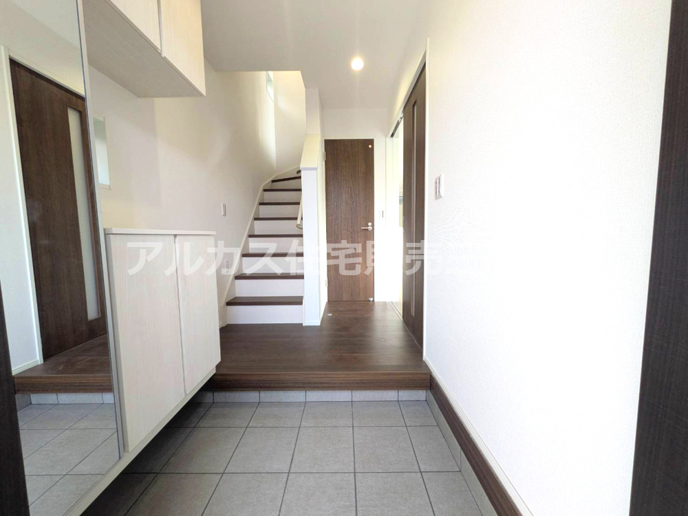 三鷹市上連雀９丁目 新築戸建て 中央線  武蔵境駅の玄関