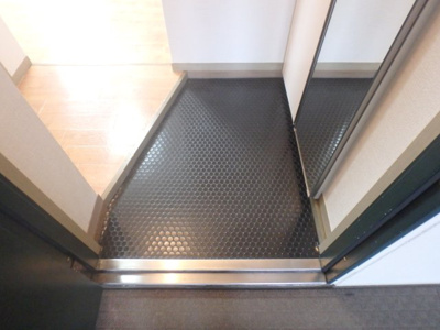 【玄関】 | グリーンフォレスト西宮７ | シンプルで使いやすい玄関です